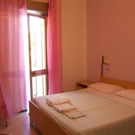 Hotel Silvia Viserbella di Rimini Exteriör bild