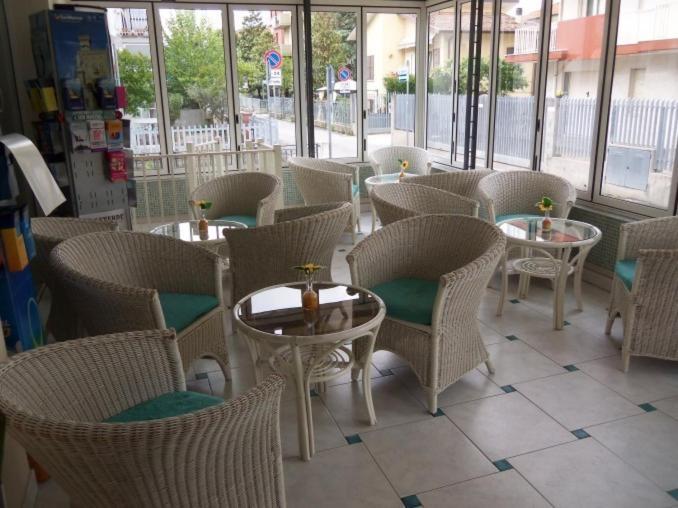 Hotel Silvia Viserbella di Rimini Exteriör bild
